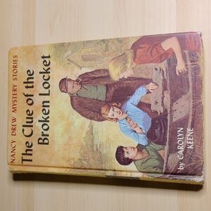 Rarer cover art! Nancy Drew #11 The Clue of the Broken Locket